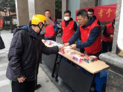 立足教育特色 踐行志愿服務——市教育局機關黨員開展學雷鋒教育咨詢志愿活動